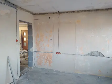 instalacja na ścianie mieszkanie